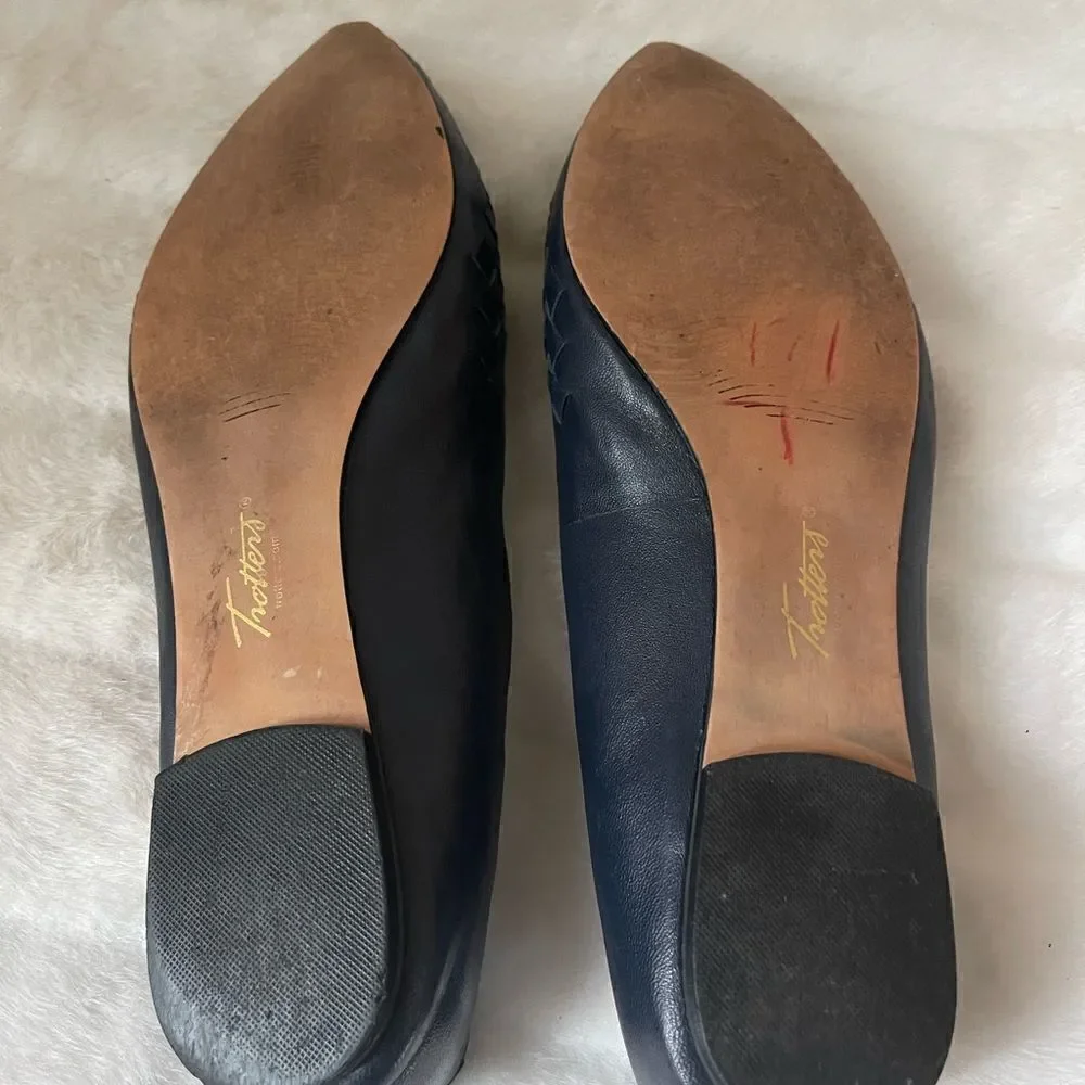 Trotters Signature leather navy blue woven slip on flats pointed toe size10.5